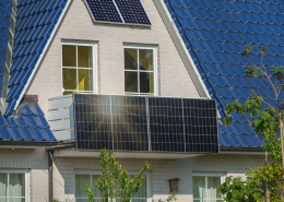 Balkonkraftwerk – Ein Solarkraftwerk an einem Balkon zur Erzeugung von grünem Strom.