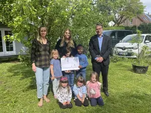 Waldenburger Zukunftshelden – Kiga Oer-Erkenschwick – Scheckübergabe Der Vorstand der Waldenburger Versicherung übergibt im Kindergarten Henrys Abenteuerland Oer-Erkenschwick einen Scheck