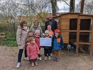 Waldenburger Zukunftshelden – Kita Alsleben – Scheckübergabe Der Vorstand der Waldenburger Versicherung übergibt in der Kita Ganseblümchen Alsleben einen Scheck