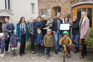 Waldenburger Zukunftshelden – Kita Langerwisch – Scheckübergabe Der Vorstand der Waldenburger Versicherung übergibt in der Kita Zwergenhof Langerwisch einen Scheck