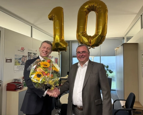 10jähriges Jubiläum Thomas Gebhardt 2025 Axel Ziemann gratuliert Thomas Gebhardt zum 10jährigen Jubiläum bei der Waldenburger